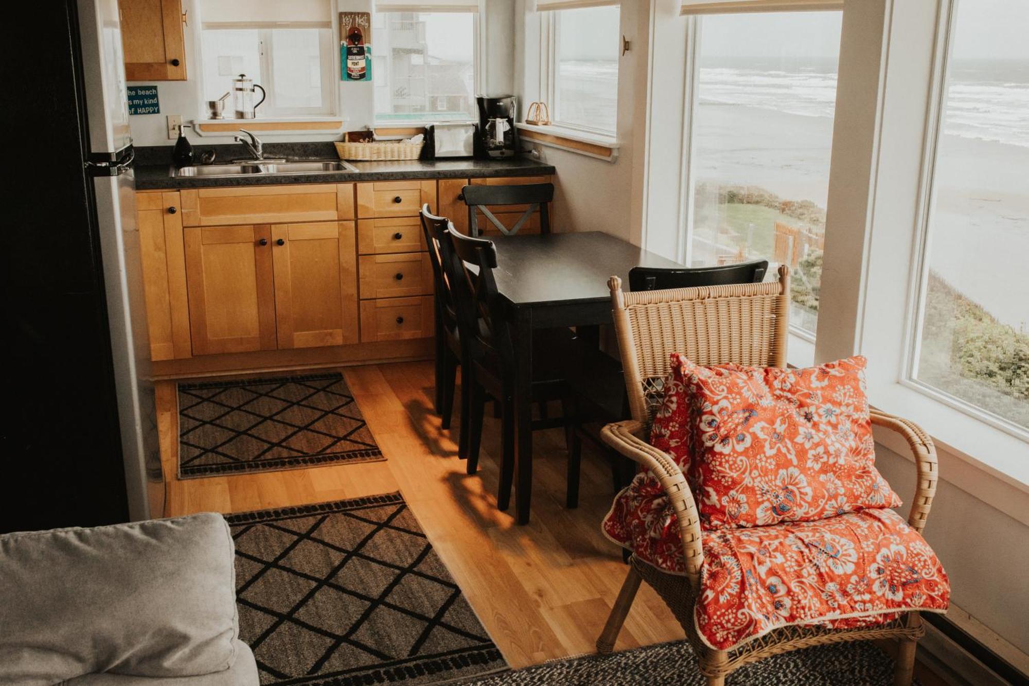 Inn At Nye Beach Newport Room photo